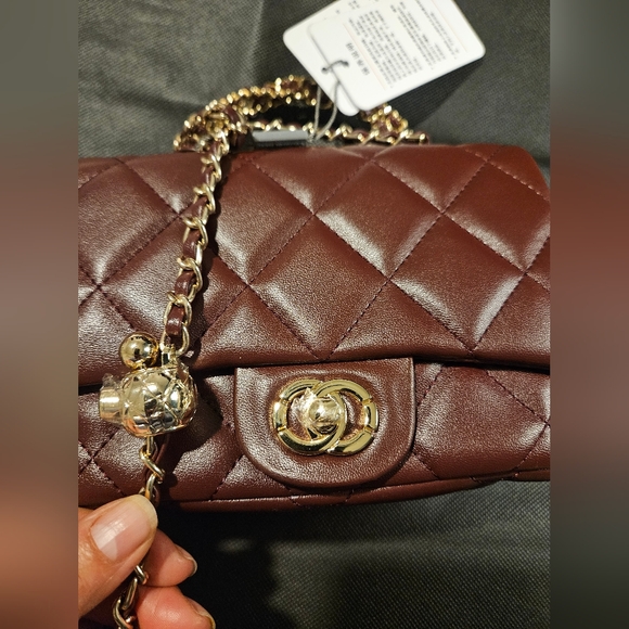 Carnival Keep Quilted Chain Crossbody – Burgundy – NEW - Picture 2 of 8